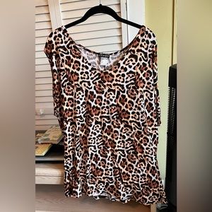 New Venus short sleeve cold shoulder top. Leopard print XL